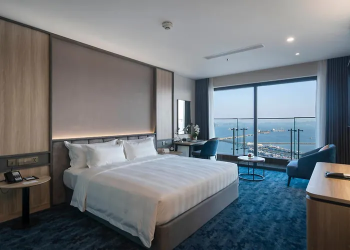 Khách sạn Wyndham Garden Legend 5*