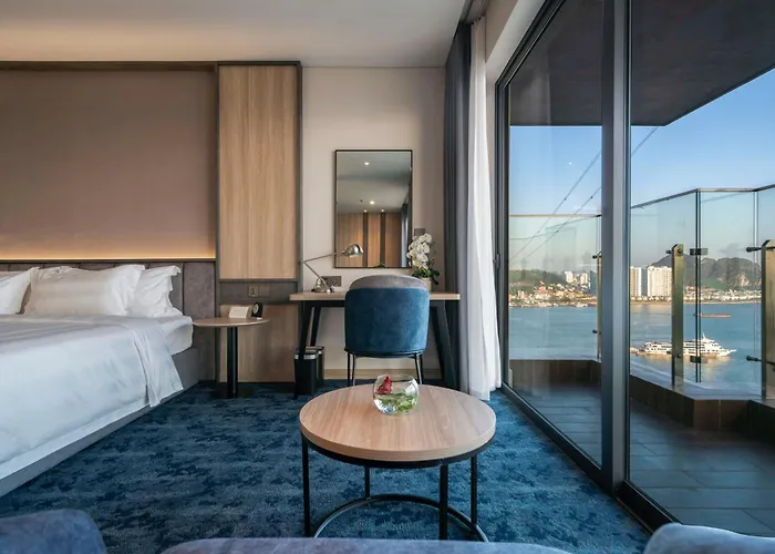 Khách sạn Wyndham Garden Legend 5*