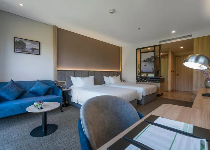 Khách sạn Wyndham Garden Legend 5*