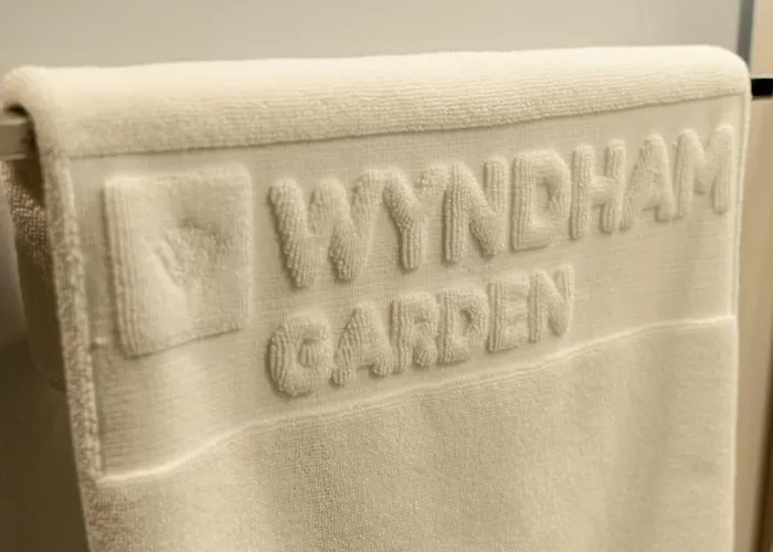 Khách sạn Wyndham Garden Legend