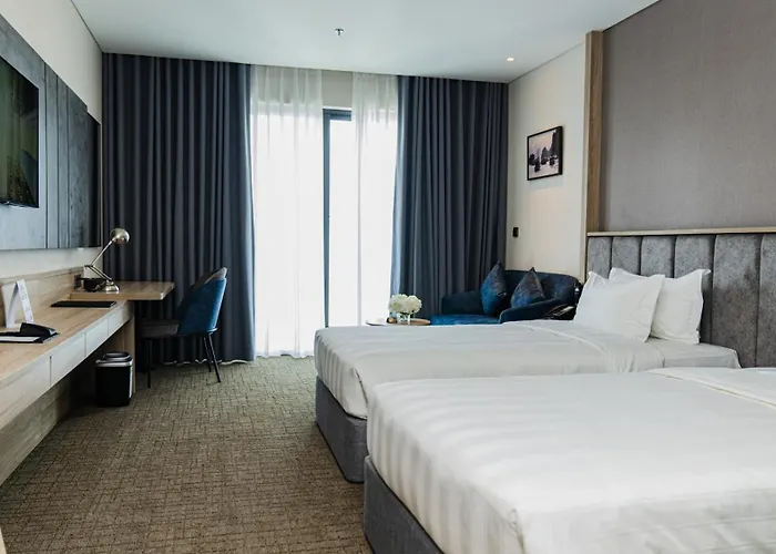 Khách sạn Wyndham Garden Legend 5*