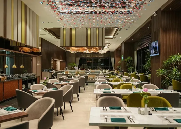 Khách sạn Wyndham Garden Legend 5*