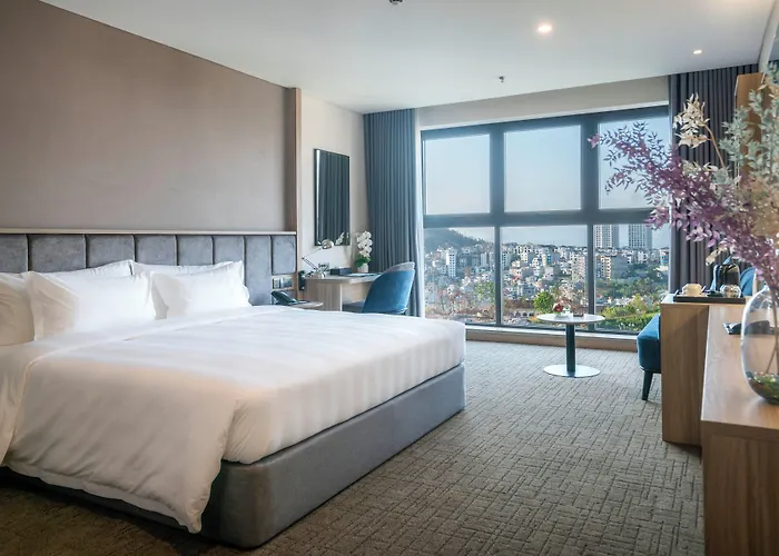 Khách sạn Wyndham Garden Legend 5*