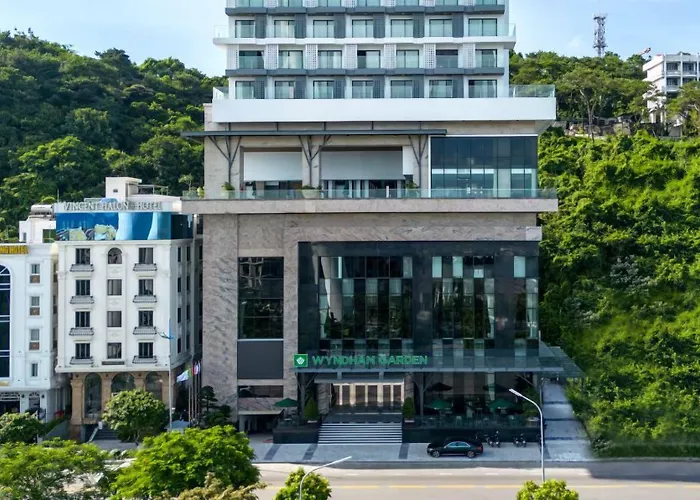 Khách sạn Wyndham Garden Legend 5*