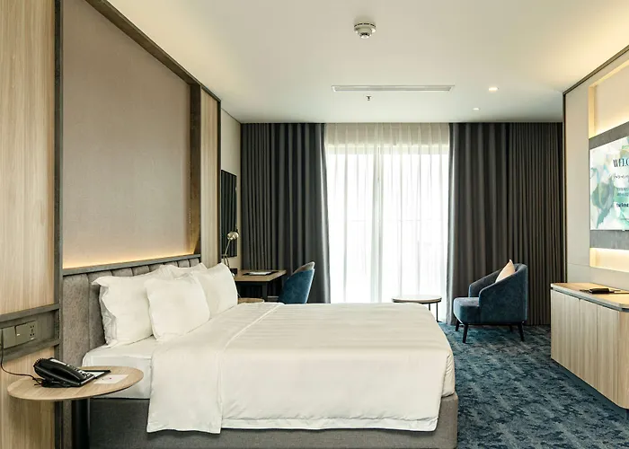 Khách sạn Wyndham Garden Legend 5*